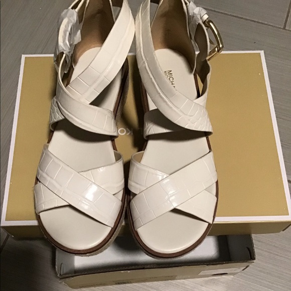 MK  Darby Sandal Embossed Leather LT Cream 7m - Picture 2 of 4